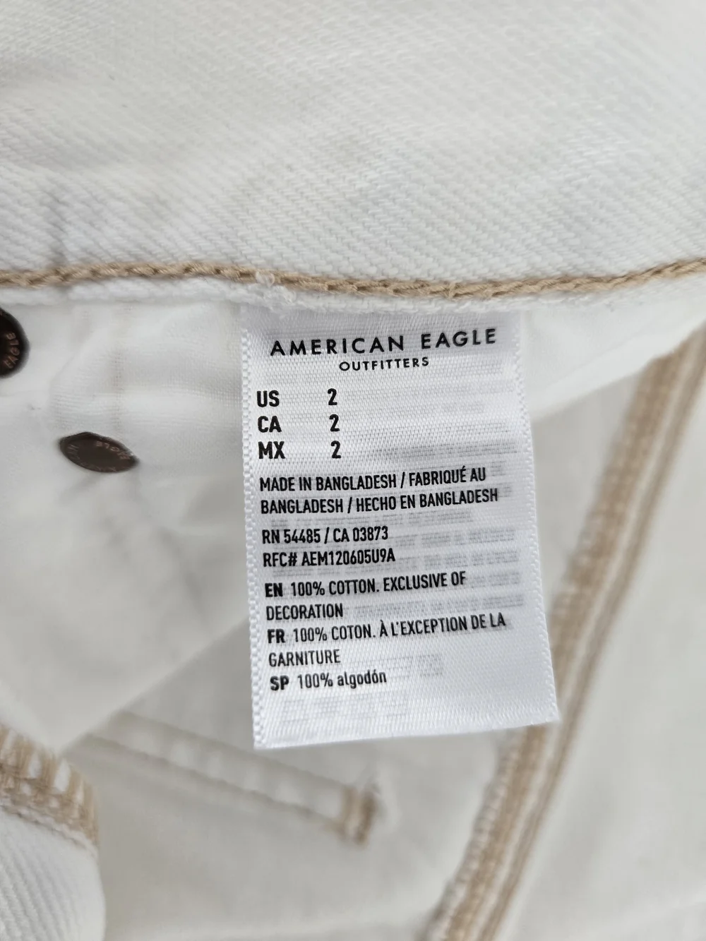 American Eagle 90s Boyfriend Shorts Raw Hem White Denim Distressed Size 2
